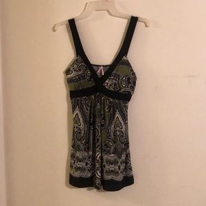 Patterned tank